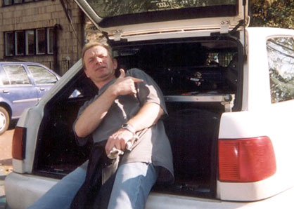  Marek Raduli, 2004 
 Sprzęt w samochodzie, można jechać 