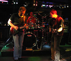  Marek Raduli, gitara 
 Wojtek Pilichowski, bas 
 Piotr Remiszewski, bbny 
 Prowincja Jam Session 
 Saby Skad, 5 IX '2003 