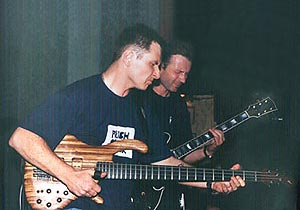  Wojtek Pilichowski i Marek Raduli 
 wysokoenergetyczny tandem gitarowy 