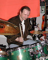  Marek Raduli gra na perkusji 
 Zbyszek Hodys Enterprises, jam, 2002 