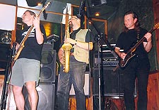  Tomasz Grabowy, bas 
 Piotr Baron, saksofon 
 Marek Raduli, gitara 